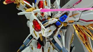 【悲報】マイティフリーダムストライクガンダム、ガチでダサすぎる
