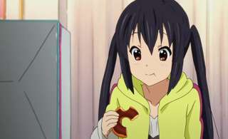 けいおんの中野梓、ドーナツの食べ方がヤバすぎて炎上ｗｗｗｗｗｗｗｗｗ