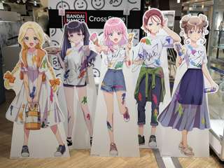 【画像】なんか駅ビルにいかにもお前らが好んでそうなアキバ系のアニメ？のキャラいたけどこれなに？