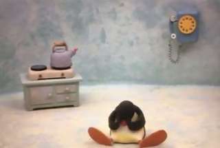 【悲報】ピングーさん、お湯が沸くと同時に電話がかかってきてしまいどうすればいいのか分からず泣く