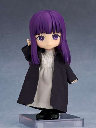 フェルンさん、謎ポーズでフィギュア化